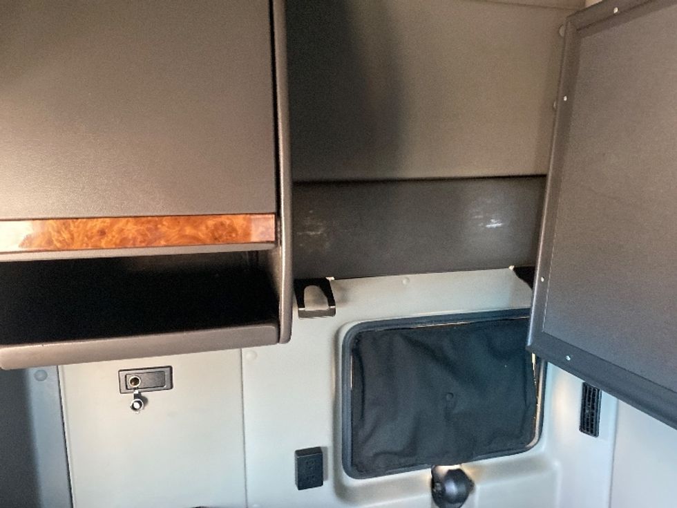 Sleeper Tractor-Heavy Duty Tractors-International-2020-LT625-El Paso-TX-750,922\n\t\tmiles-$ 28,250 - Image 19