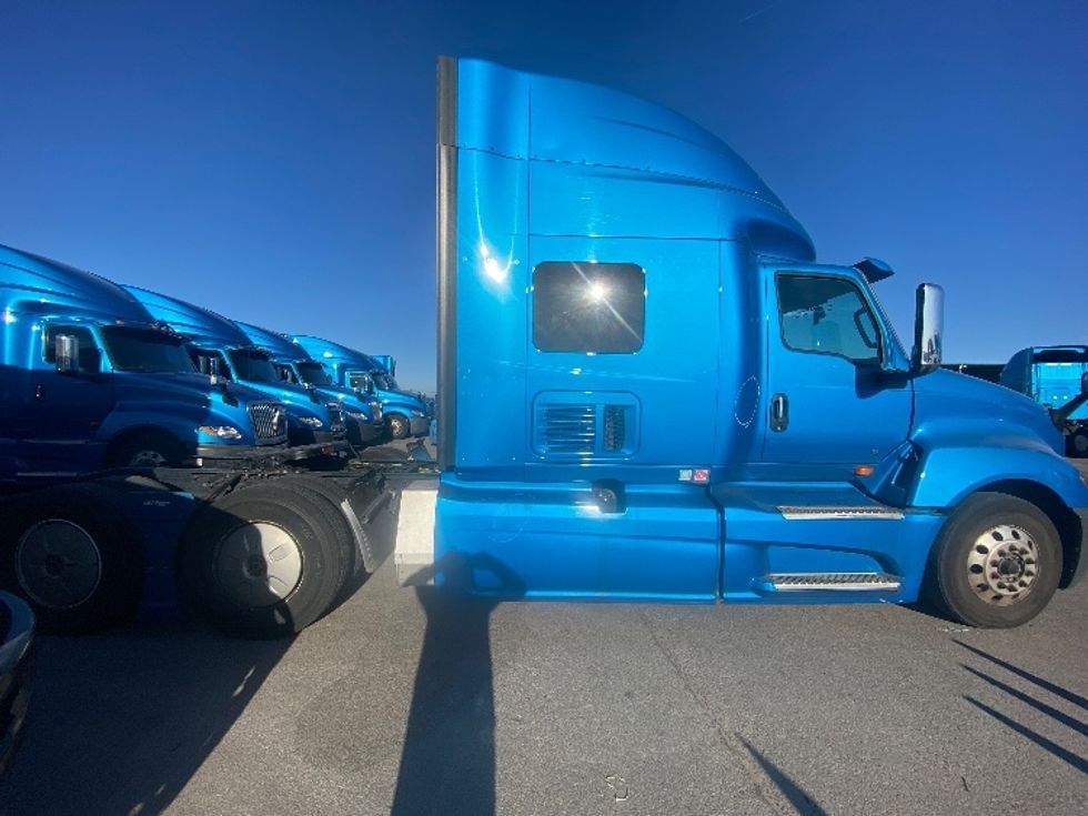 2020 International LT625 LT photo 8