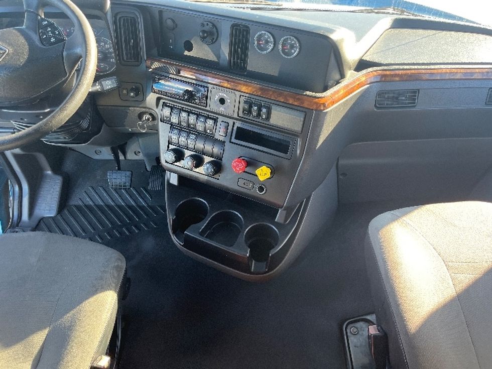 Sleeper Tractor-Heavy Duty Tractors-International-2020-LT625-El Paso-TX-751,389\n\t\tmiles-$ 28,250 - Image 12