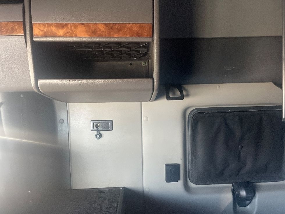 Sleeper Tractor-Heavy Duty Tractors-International-2020-LT625-El Paso-TX-753,821\n\t\tmiles-$ 28,000 - Image 19