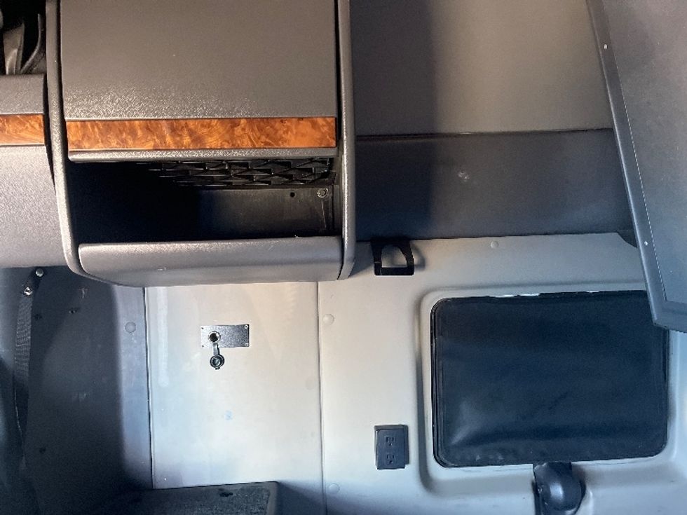 Sleeper Tractor-Heavy Duty Tractors-International-2020-LT625-El Paso-TX-754,052\n\t\tmiles-$ 28,000 - Image 19