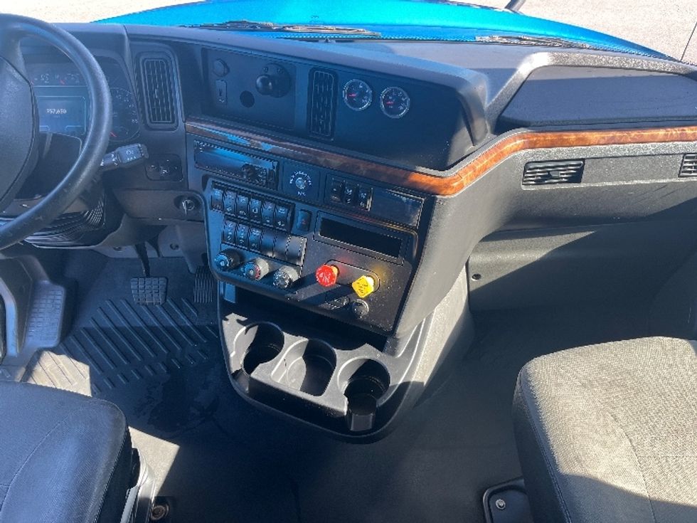 2020 International LT625 LT photo 11