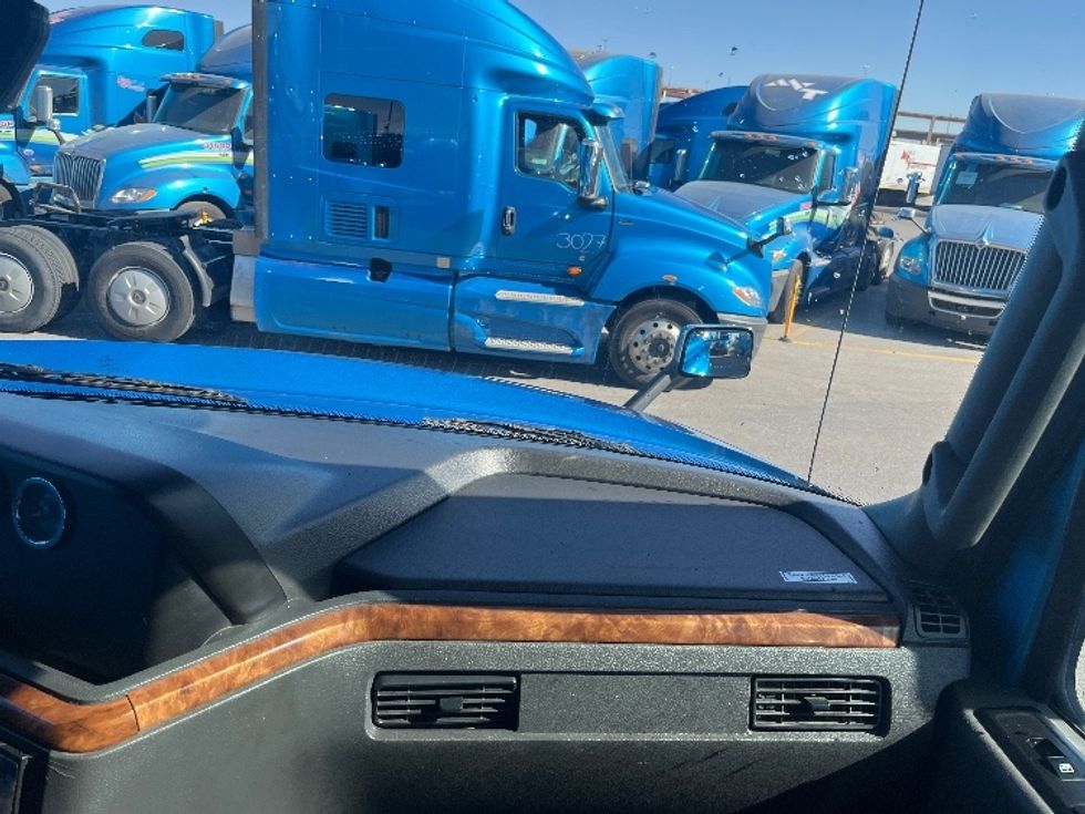 2020 International LT625 LT photo 12