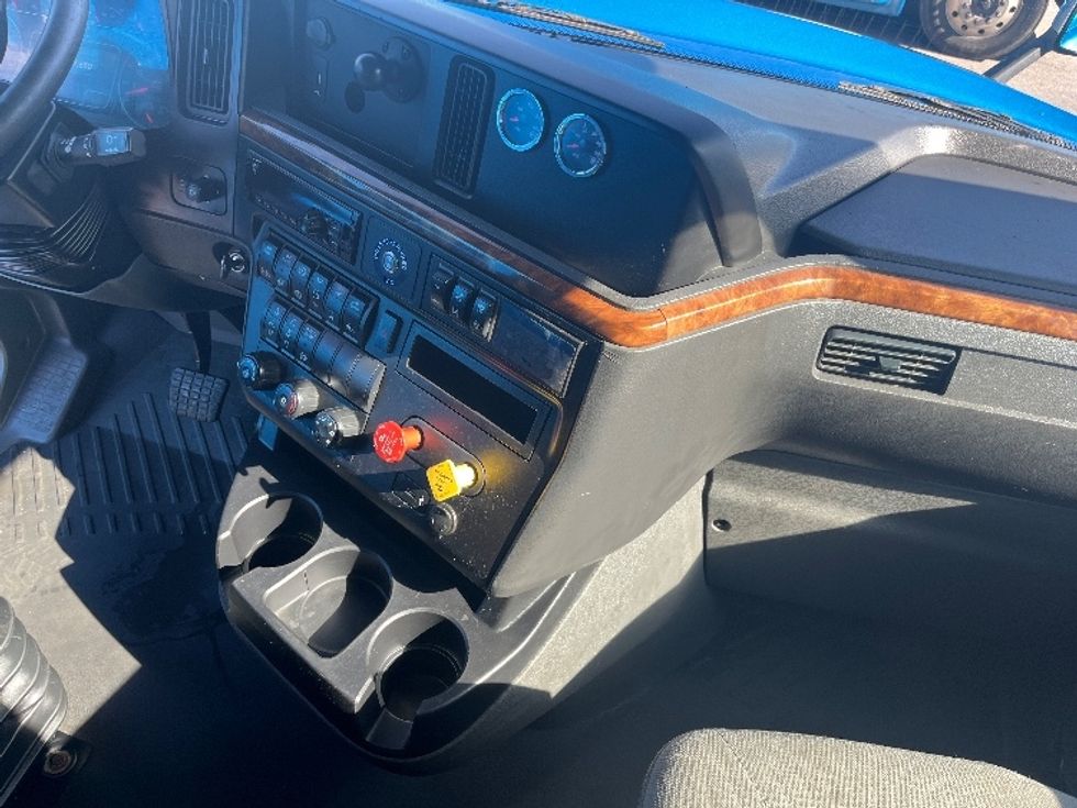 2020 International LT625 LT photo 13