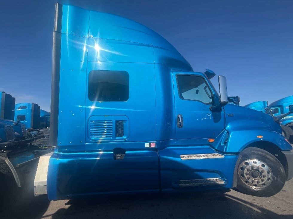 2020 International LT625 LT photo 8