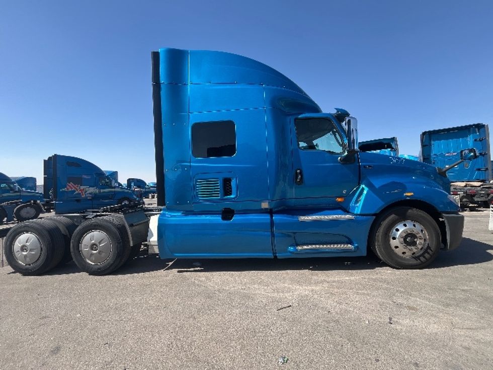 Sleeper Tractor-Heavy Duty Tractors-International-2020-LT625-El Paso-TX-758,313\n\t\tmiles-$ 28,000 - Image 8