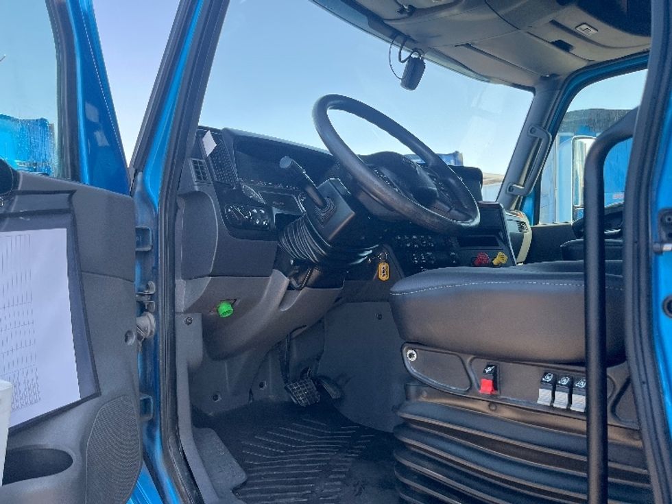 Sleeper Tractor-Heavy Duty Tractors-International-2020-LT625-El Paso-TX-758,313\n\t\tmiles-$ 28,000 - Image 9