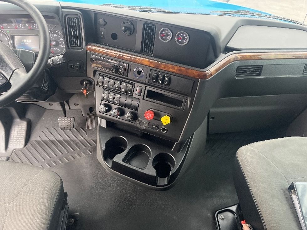 Sleeper Tractor-Heavy Duty Tractors-International-2020-LT625-El Paso-TX-759,368\n\t\tmiles-$ 28,000 - Image 12