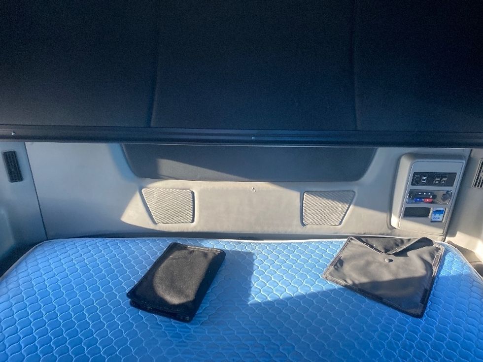 Sleeper Tractor-Heavy Duty Tractors-International-2020-LT625-El Paso-TX-759,446\n\t\tmiles-$ 28,000 - Image 16