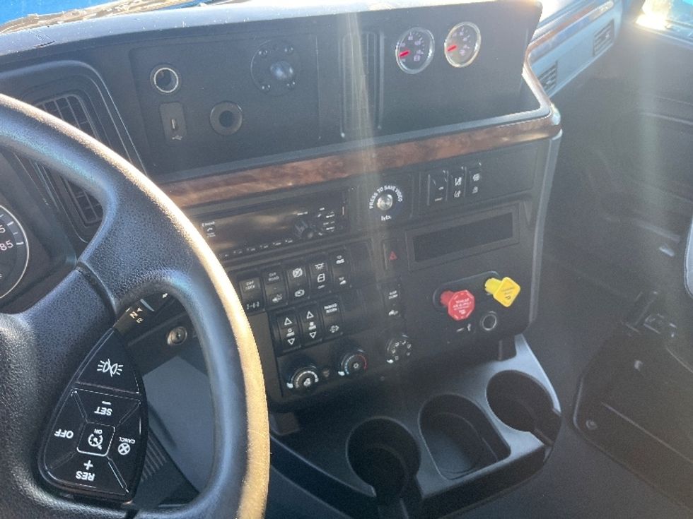 Sleeper Tractor-Heavy Duty Tractors-International-2020-LT625-El Paso-TX-764,519\n\t\tmiles-$ 28,000 - Image 10