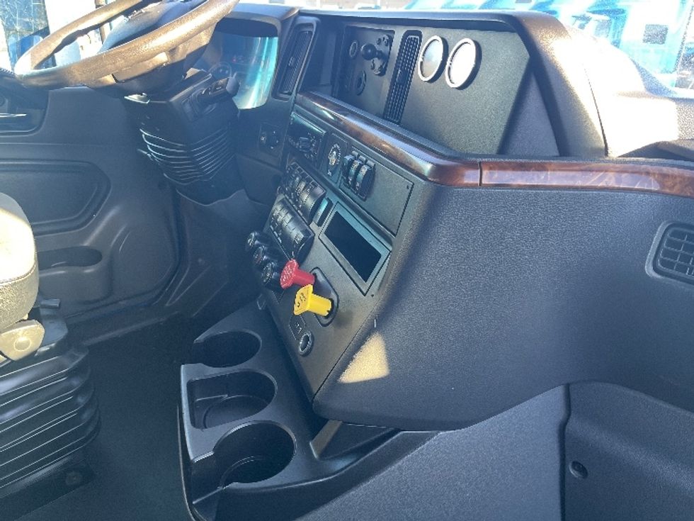 Sleeper Tractor-Heavy Duty Tractors-International-2020-LT625-El Paso-TX-764,519\n\t\tmiles-$ 28,000 - Image 15