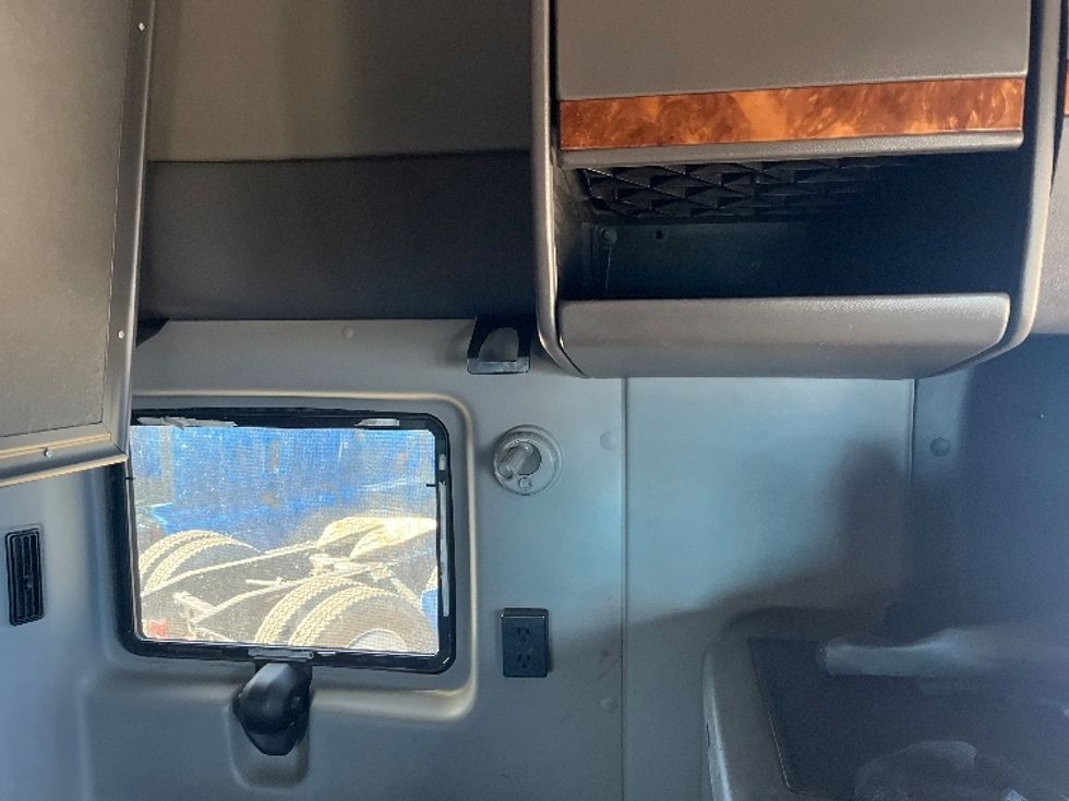 Sleeper Tractor-Heavy Duty Tractors-International-2020-LT625-El Paso-TX-764,890\n\t\tmiles-$ 28,000 - Image 19