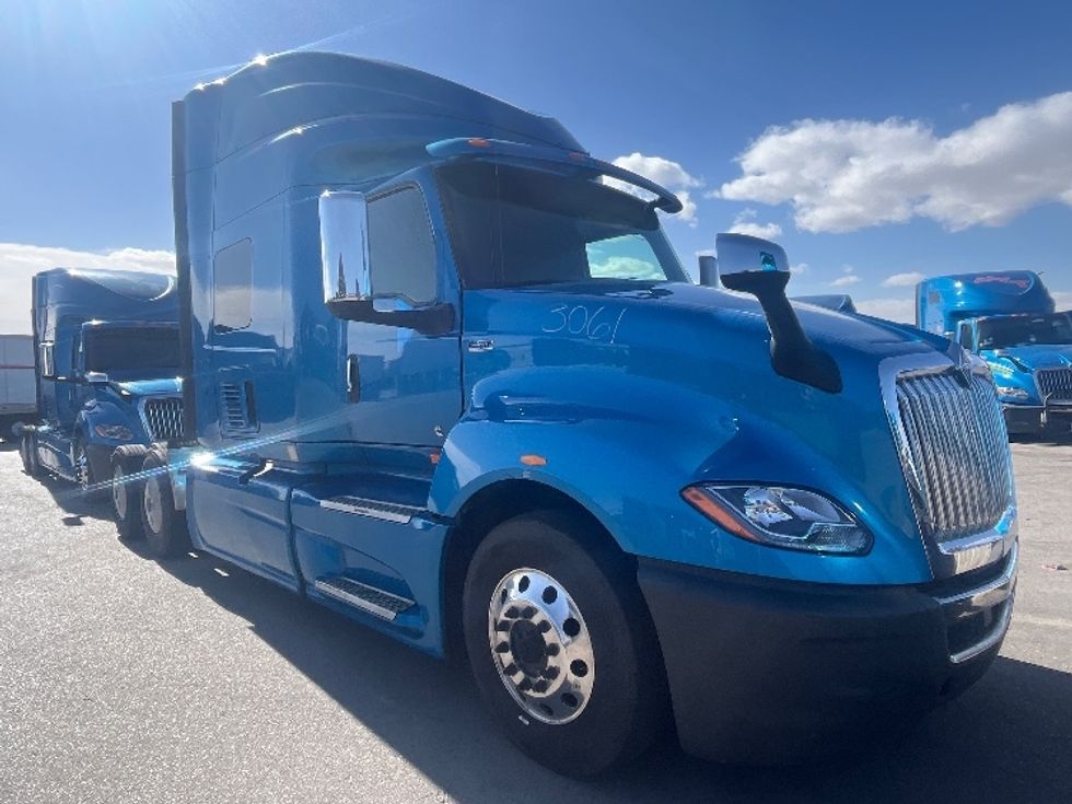 Sleeper Tractor-Heavy Duty Tractors-International-2020-LT625-El Paso-TX-767,188\n\t\tmiles-$ 28,000 - Image 1