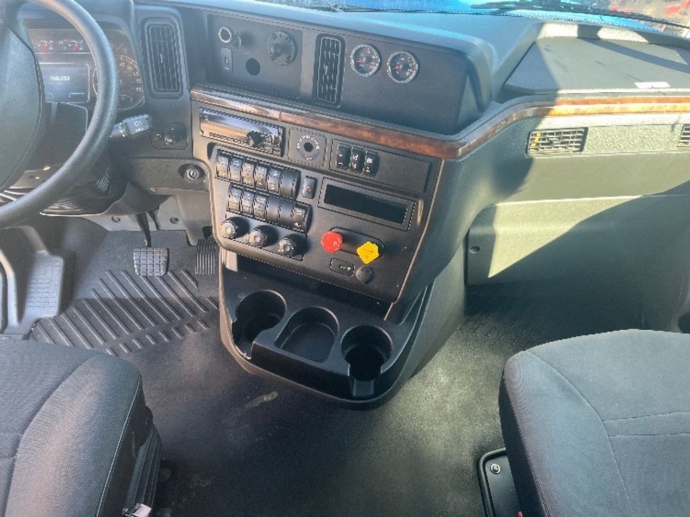 Sleeper Tractor-Heavy Duty Tractors-International-2020-LT625-El Paso-TX-768,253\n\t\tmiles-$ 28,000 - Image 12