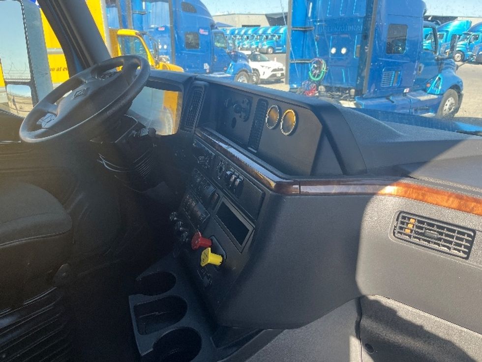 Sleeper Tractor-Heavy Duty Tractors-International-2020-LT625-El Paso-TX-768,253\n\t\tmiles-$ 28,000 - Image 15