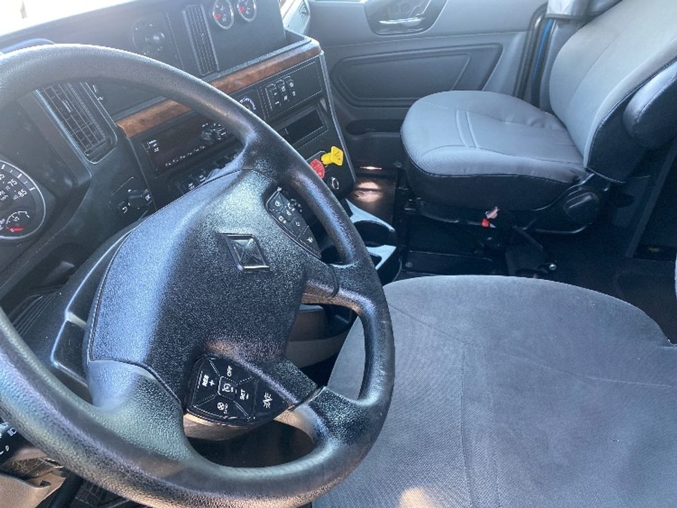 2020 International LT625 LT photo 9