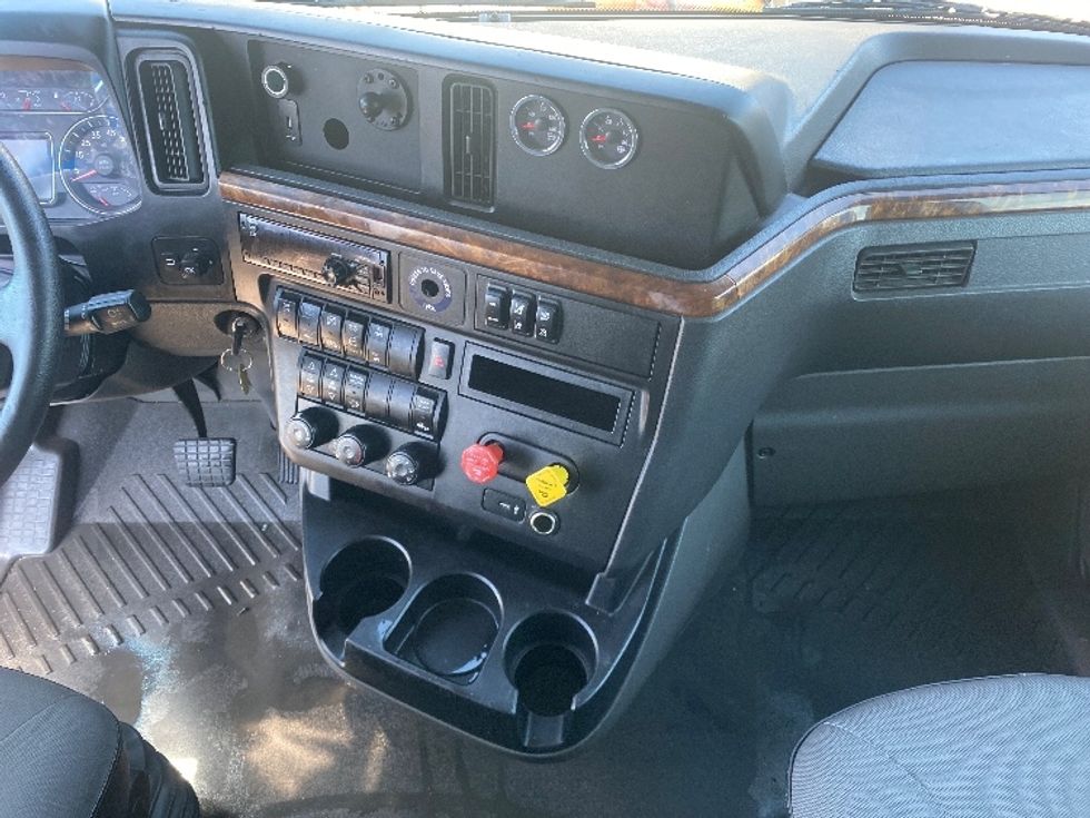 2020 International LT625 LT photo 11