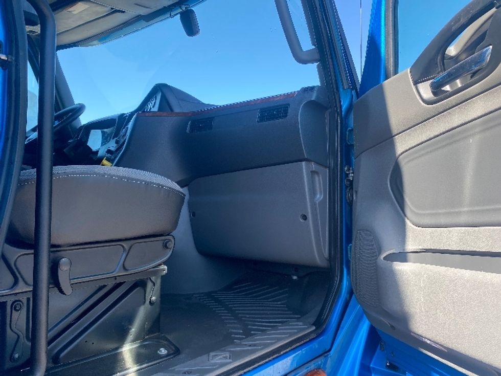2020 International LT625 LT photo 12