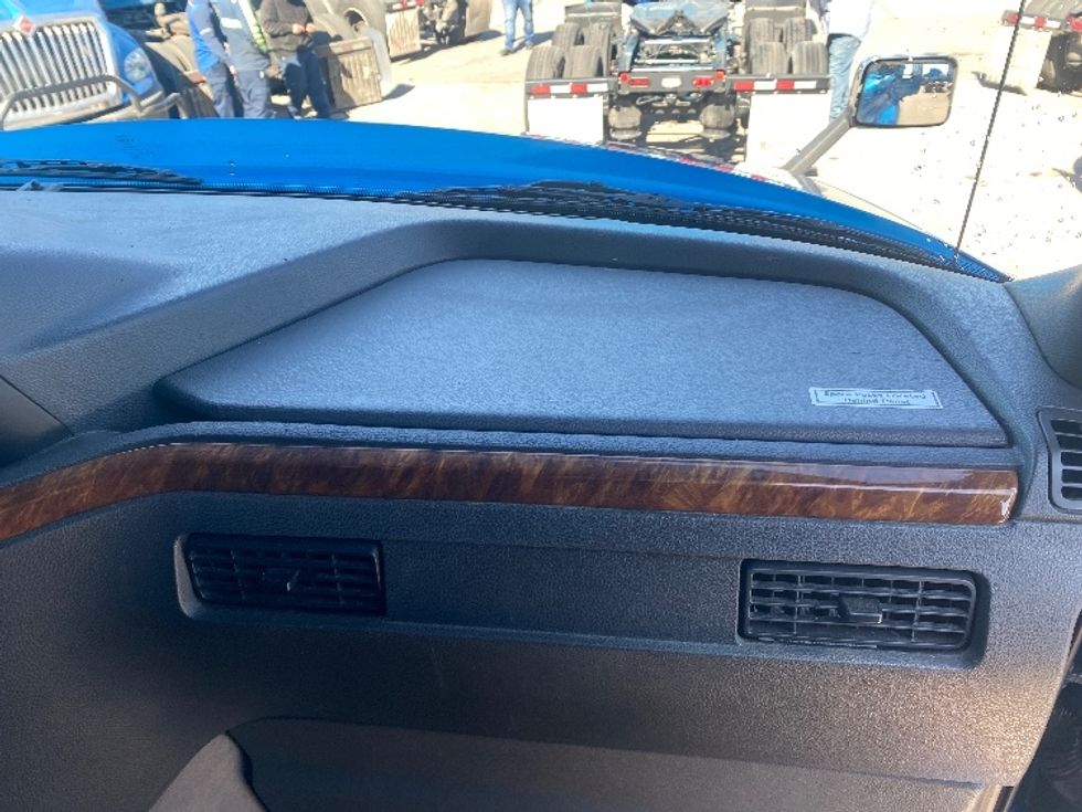2020 International LT625 LT photo 13