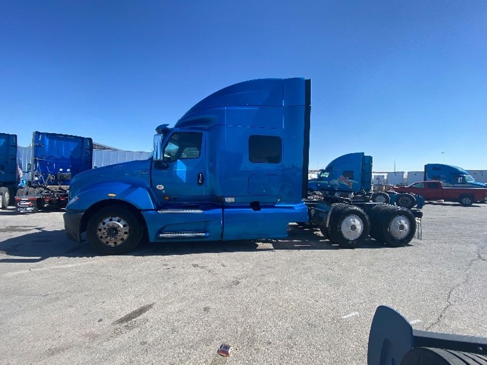2020 International LT625 LT photo 4
