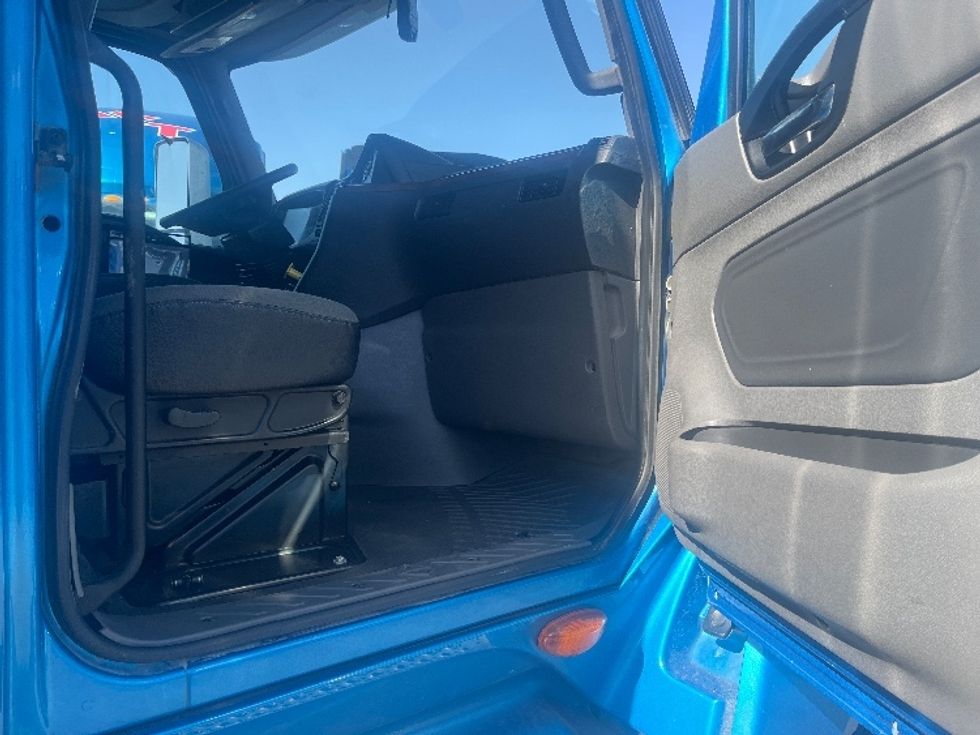 Sleeper Tractor-Heavy Duty Tractors-International-2020-LT625-El Paso-TX-769,322\n\t\tmiles-$ 28,000 - Image 13