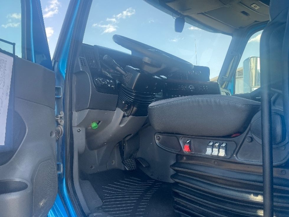 Sleeper Tractor-Heavy Duty Tractors-International-2020-LT625-El Paso-TX-769,322\n\t\tmiles-$ 28,000 - Image 9