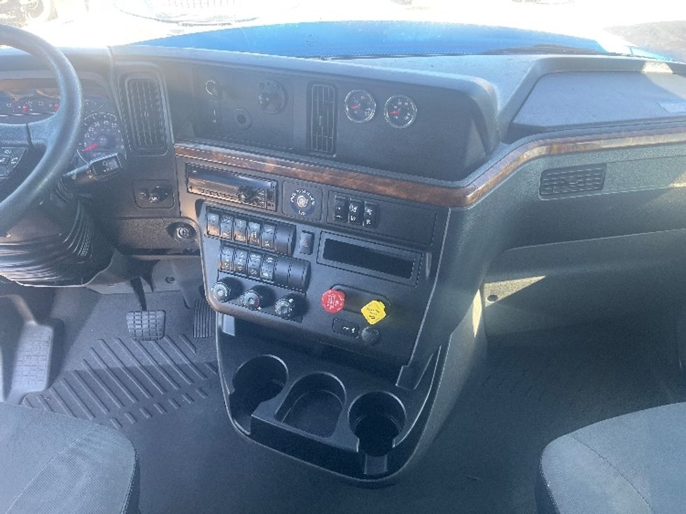 Sleeper Tractor-Heavy Duty Tractors-International-2020-LT625-El Paso-TX-771,024\n\t\tmiles-$ 28,000 - Image 12