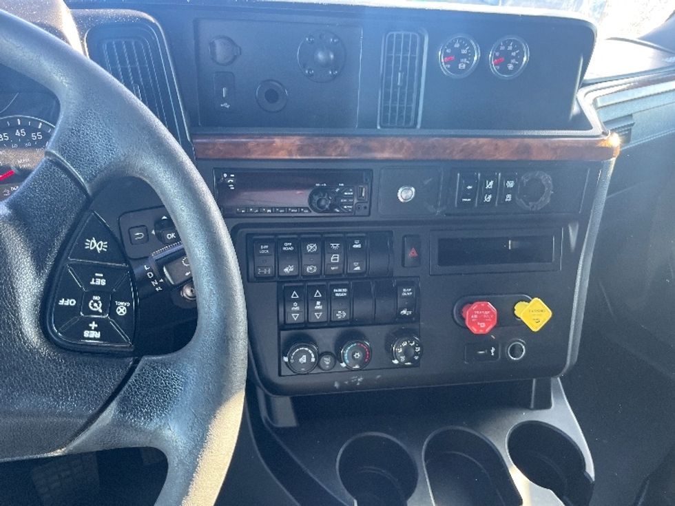 Sleeper Tractor-Heavy Duty Tractors-International-2020-LT625-El Paso-TX-771,123\n\t\tmiles-$ 28,000 - Image 10