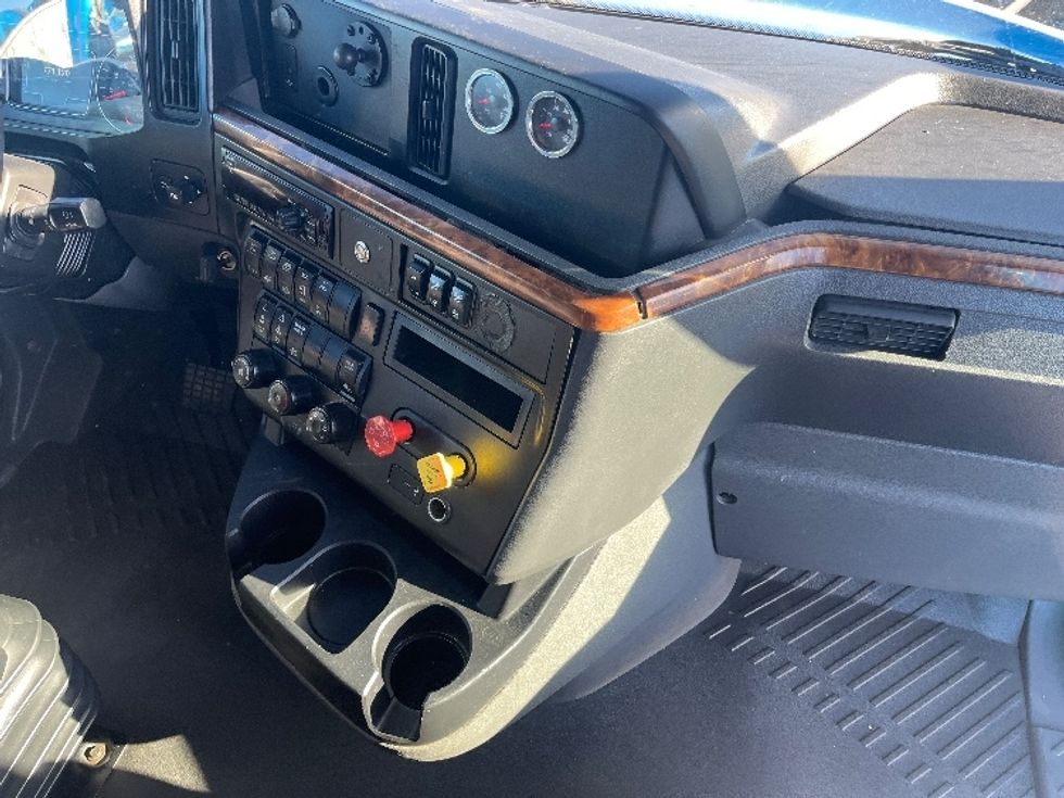 Sleeper Tractor-Heavy Duty Tractors-International-2020-LT625-El Paso-TX-771,123\n\t\tmiles-$ 28,000 - Image 15