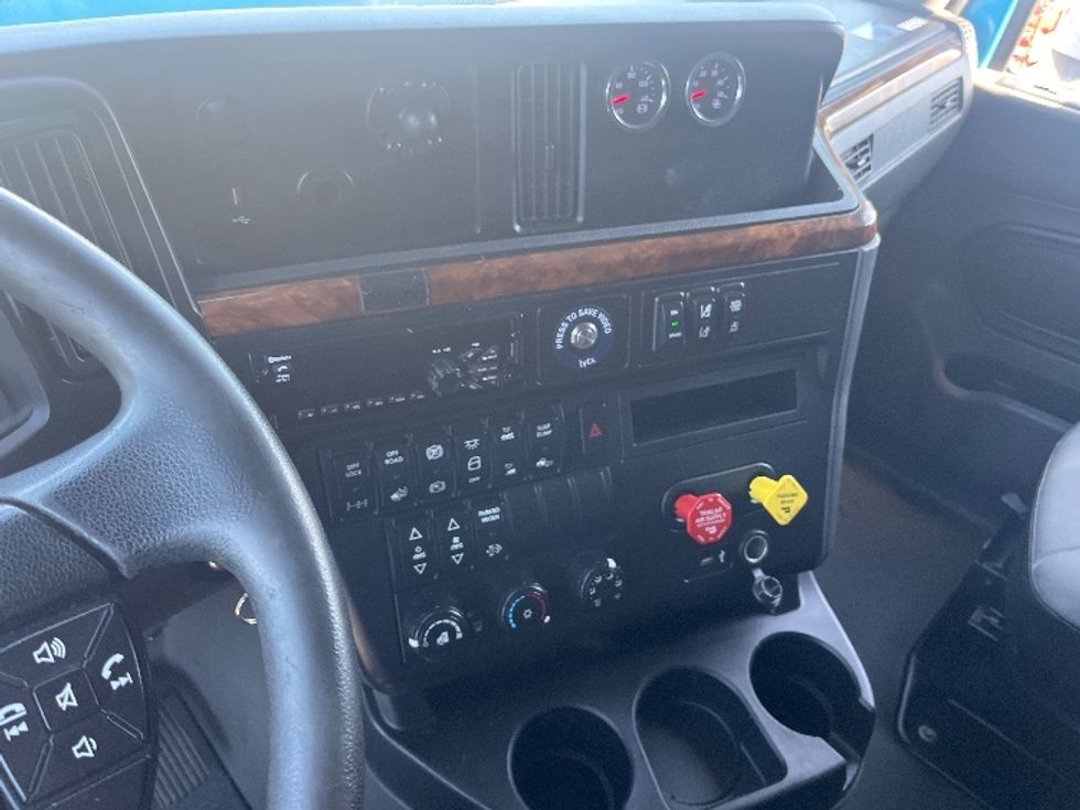2020 International LT625 LT photo 10