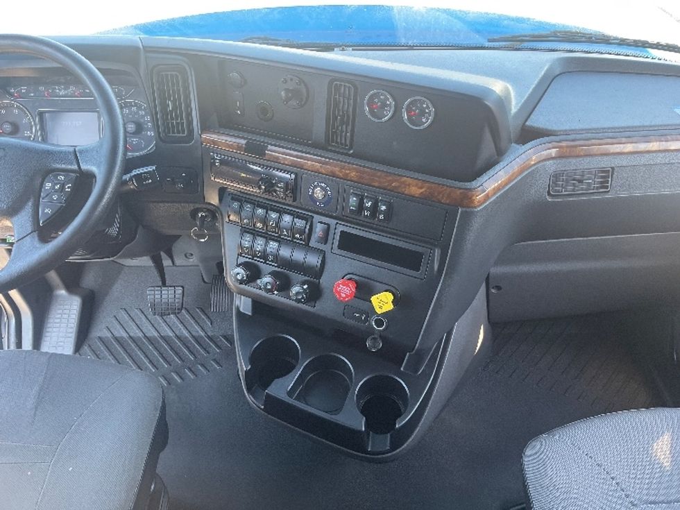 2020 International LT625 LT photo 12