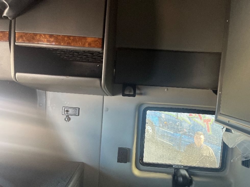 2020 International LT625 LT photo 16