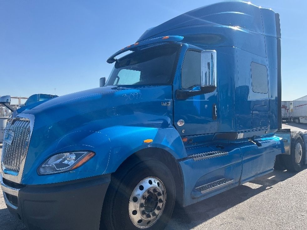 2020 International LT625 LT photo 3