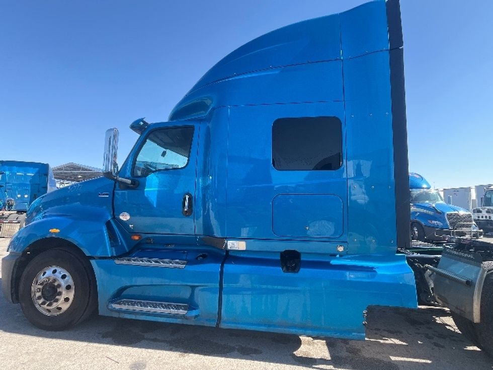 2020 International LT625 LT photo 4