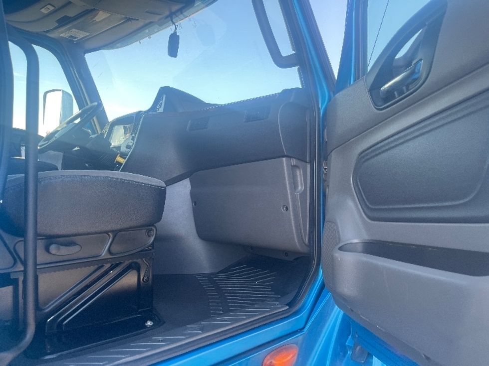 Sleeper Tractor-Heavy Duty Tractors-International-2020-LT625-El Paso-TX-772,505\n\t\tmiles-$ 28,000 - Image 13