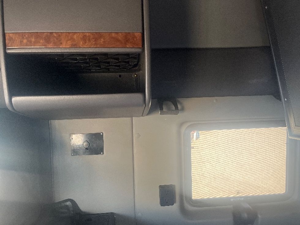 Sleeper Tractor-Heavy Duty Tractors-International-2020-LT625-El Paso-TX-772,505\n\t\tmiles-$ 28,000 - Image 19