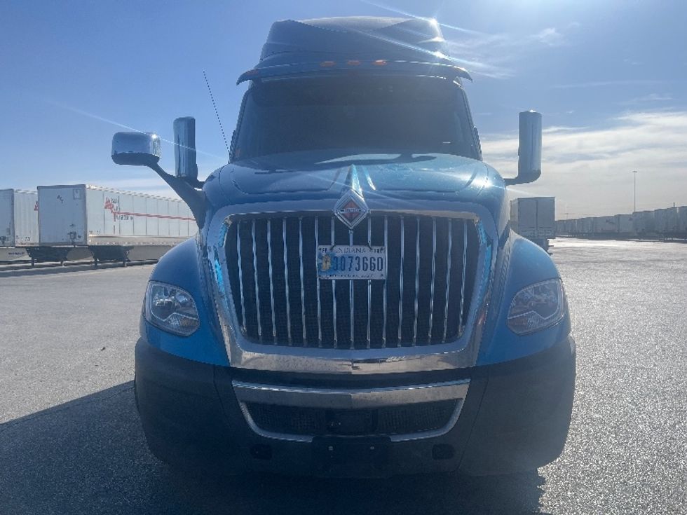 Sleeper Tractor-Heavy Duty Tractors-International-2020-LT625-El Paso-TX-772,505\n\t\tmiles-$ 28,000 - Image 2