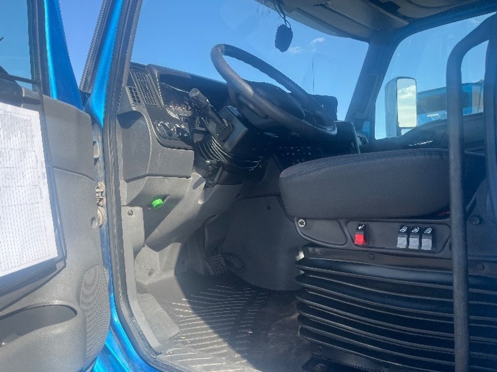 Sleeper Tractor-Heavy Duty Tractors-International-2020-LT625-El Paso-TX-772,505\n\t\tmiles-$ 28,000 - Image 9