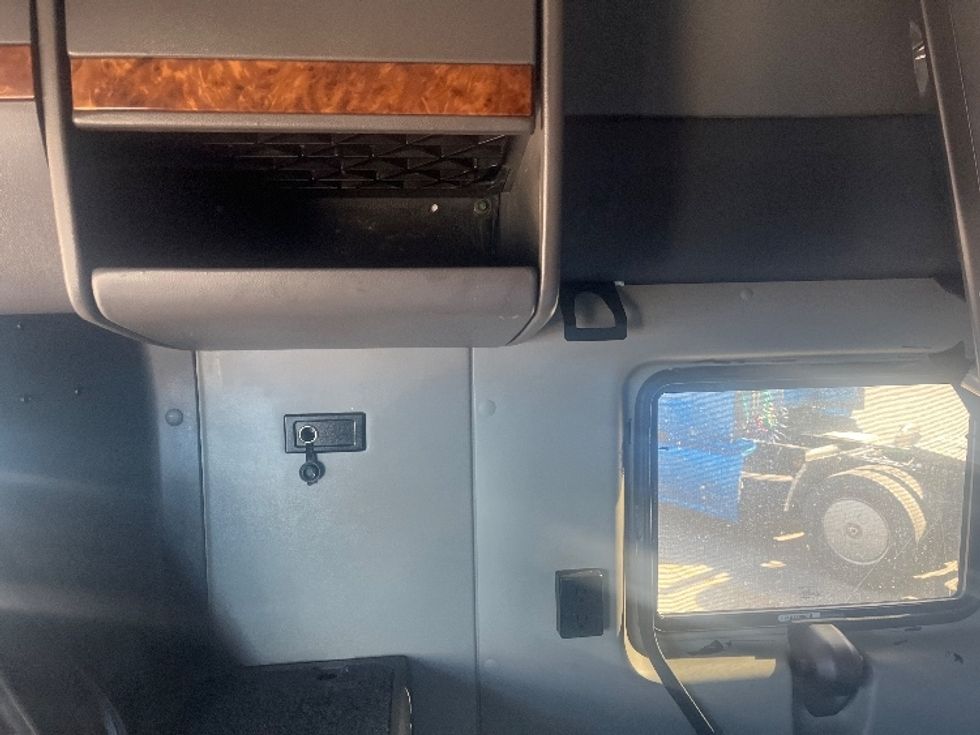 Sleeper Tractor-Heavy Duty Tractors-International-2020-LT625-El Paso-TX-772,904\n\t\tmiles-$ 28,000 - Image 19