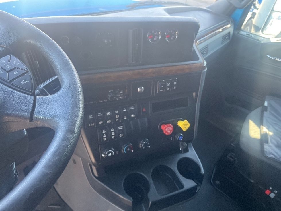 2020 International LT625 LT photo 10