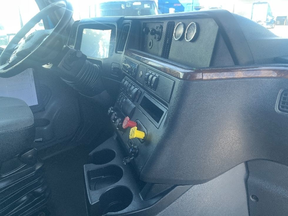 2020 International LT625 LT photo 14