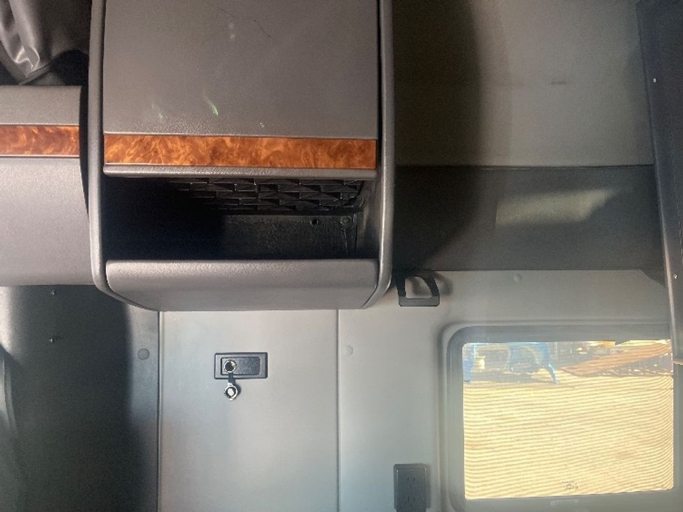 Sleeper Tractor-Heavy Duty Tractors-International-2020-LT625-El Paso-TX-773,232\n\t\tmiles-$ 28,000 - Image 19