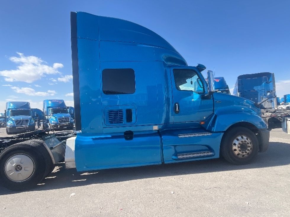 2020 International LT625 LT photo 8