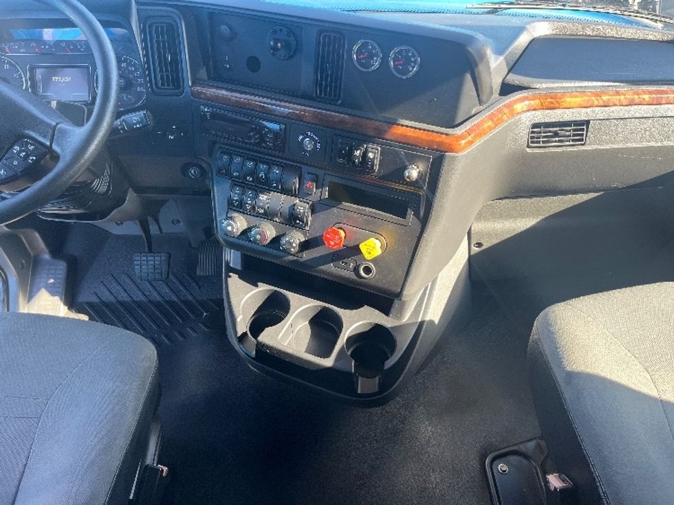 Sleeper Tractor-Heavy Duty Tractors-International-2020-LT625-El Paso-TX-773,638\n\t\tmiles-$ 28,000 - Image 12