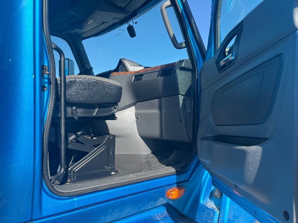 Sleeper Tractor-Heavy Duty Tractors-International-2020-LT625-El Paso-TX-773,638\n\t\tmiles-$ 28,000 - Image 13