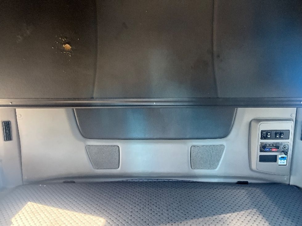 Sleeper Tractor-Heavy Duty Tractors-International-2020-LT625-El Paso-TX-773,638\n\t\tmiles-$ 28,000 - Image 16