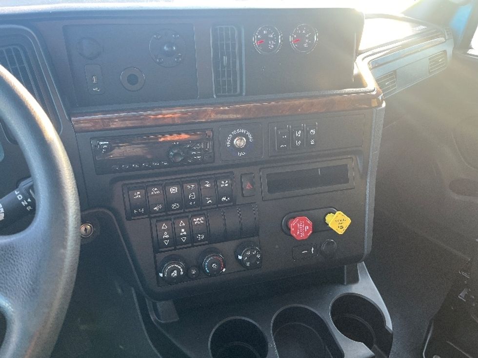 Sleeper Tractor-Heavy Duty Tractors-International-2020-LT625-El Paso-TX-774,006\n\t\tmiles-$ 28,000 - Image 10