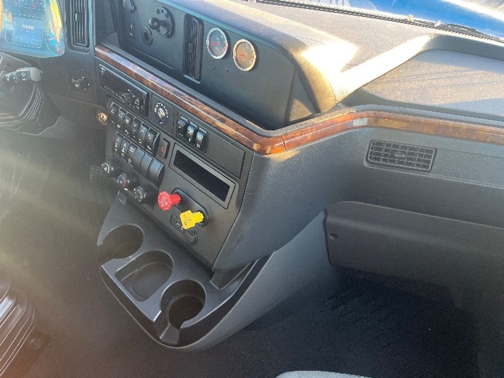 Sleeper Tractor-Heavy Duty Tractors-International-2020-LT625-El Paso-TX-774,006\n\t\tmiles-$ 28,000 - Image 15