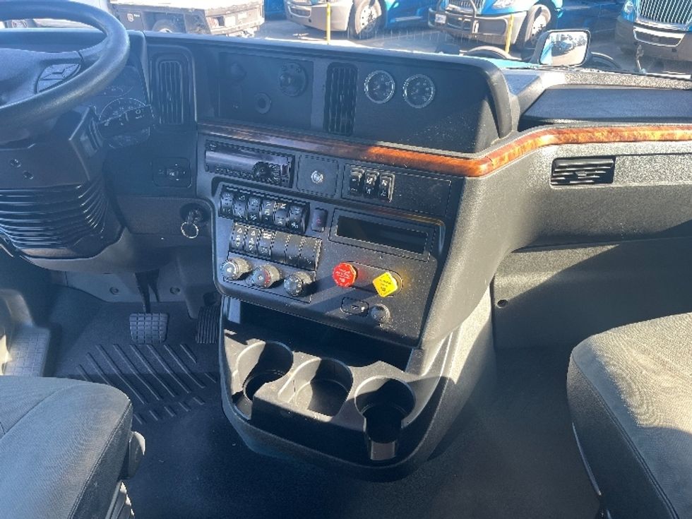 Sleeper Tractor-Heavy Duty Tractors-International-2020-LT625-El Paso-TX-774,652\n\t\tmiles-$ 28,000 - Image 12