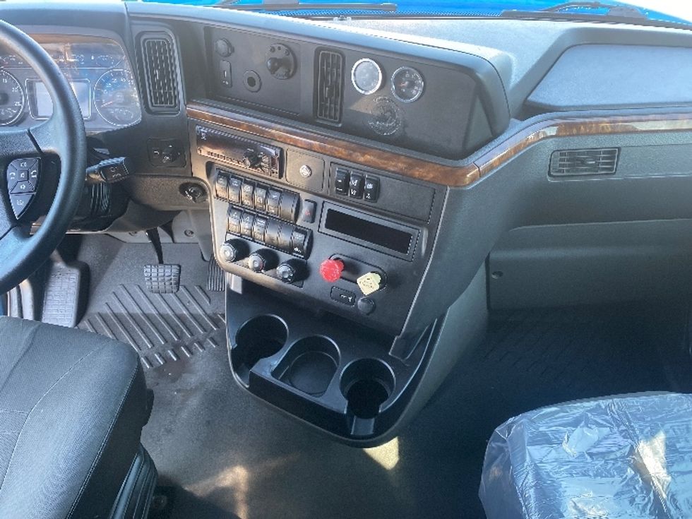 Sleeper Tractor-Heavy Duty Tractors-International-2020-LT625-El Paso-TX-774,877\n\t\tmiles-$ 28,000 - Image 12